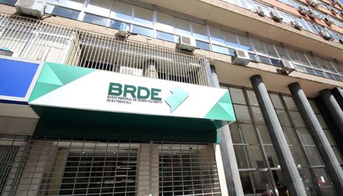  Com salários de até R$ 10,1 mil, BRDE abre concurso para vagas de ensino médio e superior